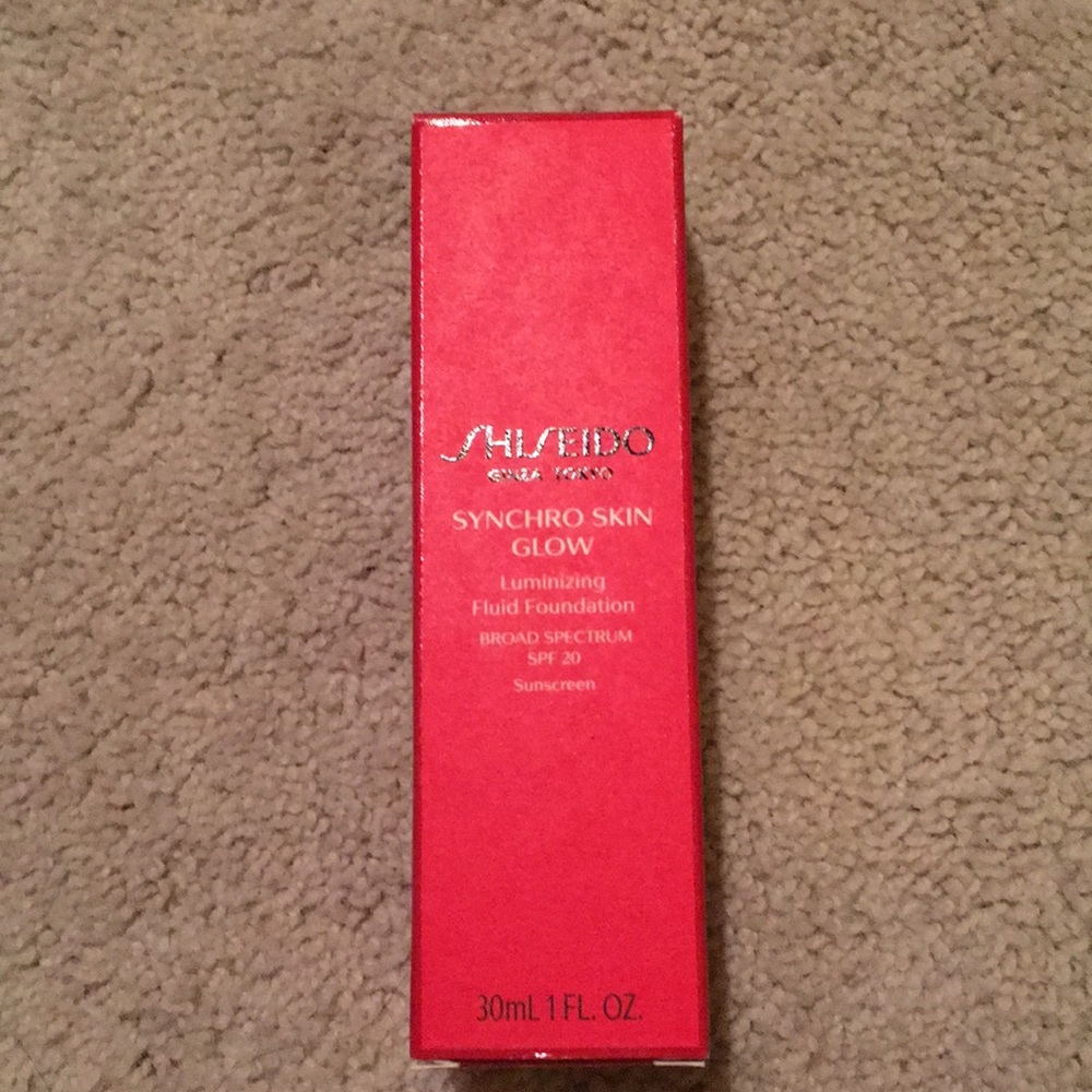 NWB Shiseido Synchro skin glow foundation
